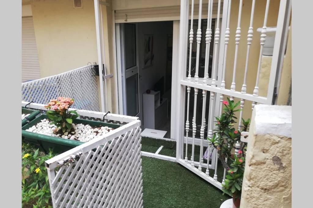 Studio Apartment La Lajilla Located At Beachfront Arguineguin Exterior photo